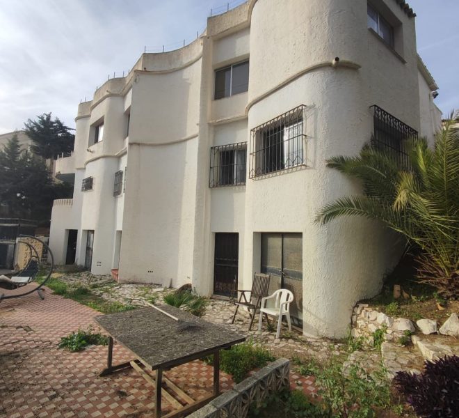 R4897426-Image 1-Detached - 5 Beds - 560 Built