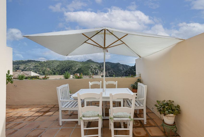 R4898050-Villa-For-Sale-Benahavis-Semi-Detached-4-Beds-300-Built-8