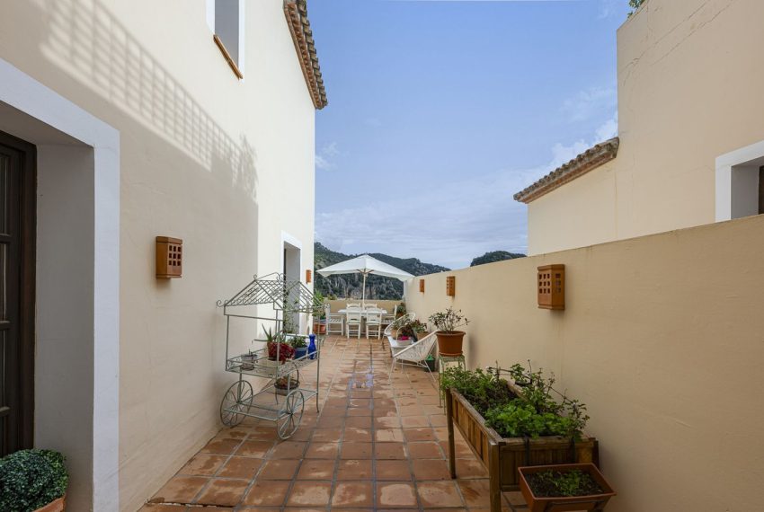R4898050-Villa-For-Sale-Benahavis-Semi-Detached-4-Beds-300-Built-9