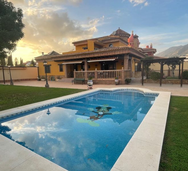 R4898086-Image 1-Detached - 4 Beds - 580 Built