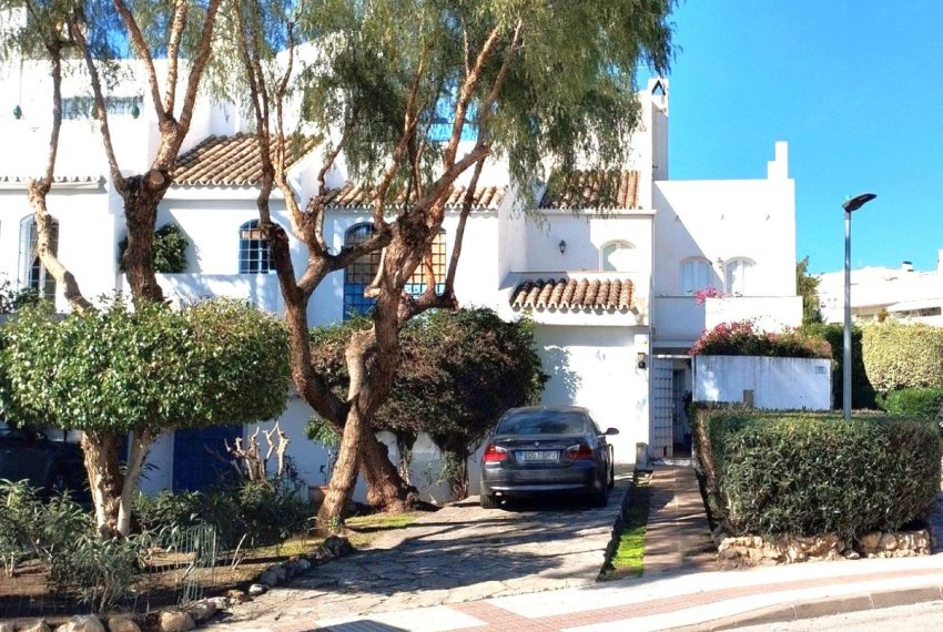 R4899031-Townhouse-For-Sale-Nueva-Andalucia-Terraced-3-Beds-198-Built