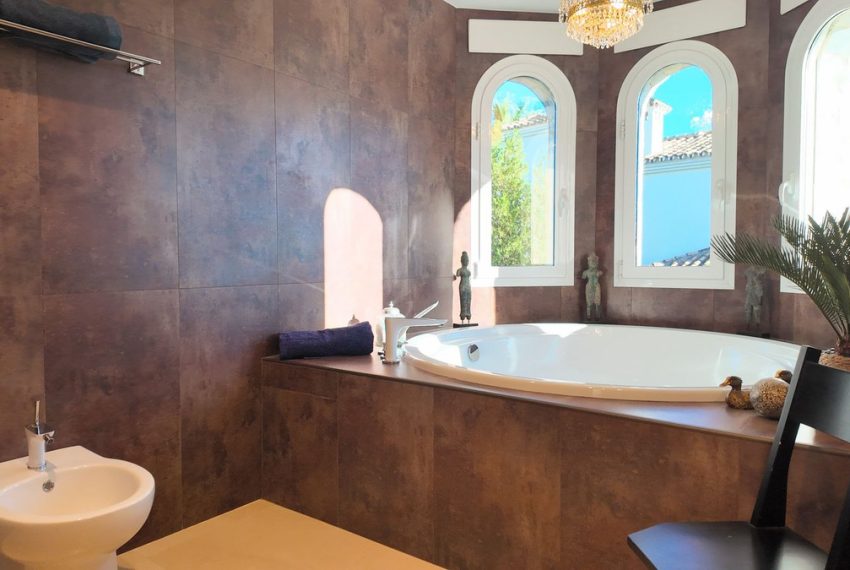 R4901698-Villa-For-Sale-Nueva-Andalucia-Detached-4-Beds-508-Built-6