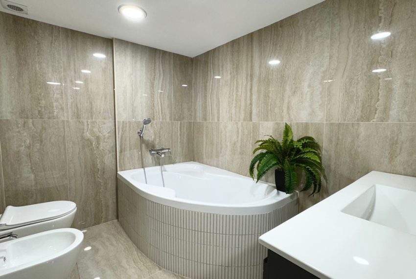 R4904863-Villa-For-Sale-Nueva-Andalucia-Semi-Detached-4-Beds-191-Built-18