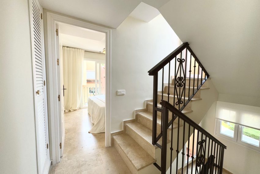 R4904863-Villa-For-Sale-Nueva-Andalucia-Semi-Detached-4-Beds-191-Built-2