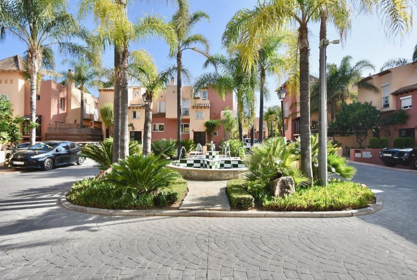 R4904863-Villa-For-Sale-Nueva-Andalucia-Semi-Detached-4-Beds-191-Built-4