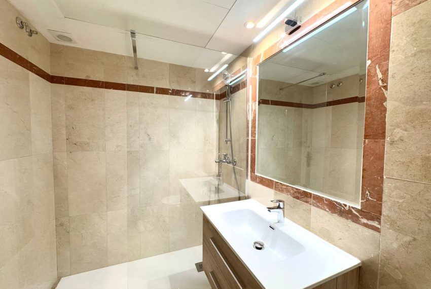 R4904863-Villa-For-Sale-Nueva-Andalucia-Semi-Detached-4-Beds-191-Built-9