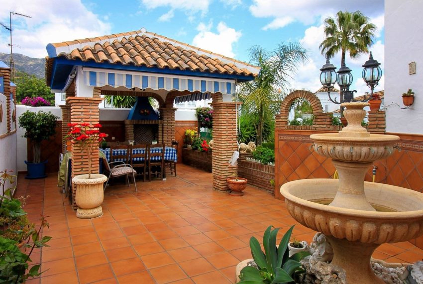 R4905835-Villa-For-Sale-Marbella-Detached-6-Beds-306-Built