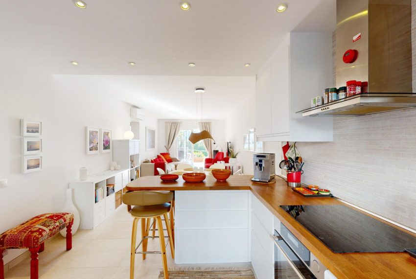R4907233-Apartment-For-Sale-Nueva-Andalucia-Ground-Floor-2-Beds-100-Built