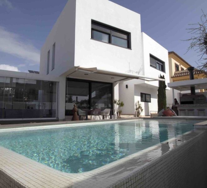 R4907845-Image 1-Detached - 4 Beds - 300 Built
