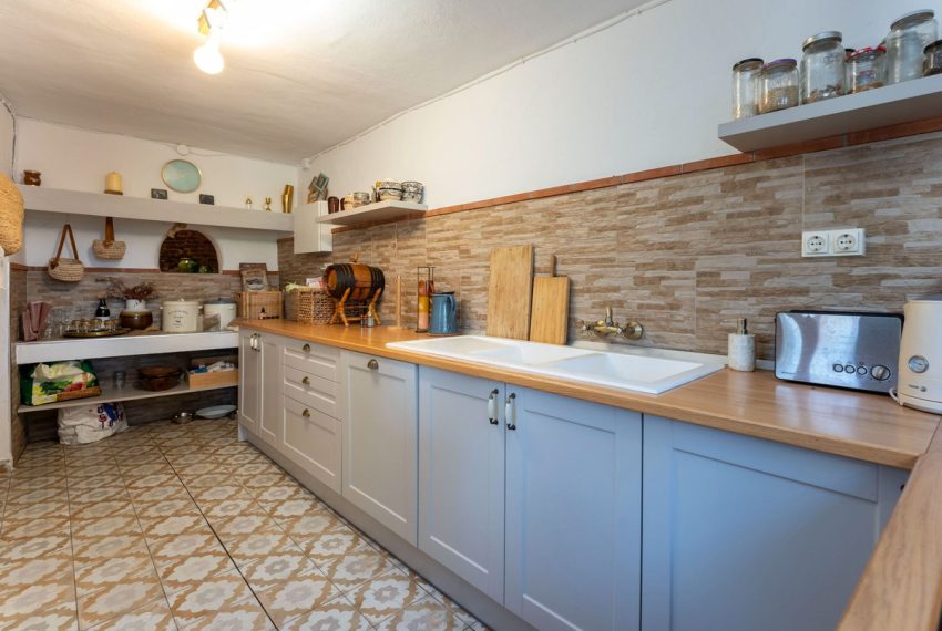 R4908751-Villa-For-Sale-Coin-Detached-8-Beds-398-Built-15