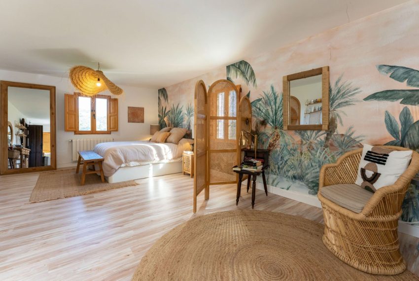 R4908751-Villa-For-Sale-Coin-Detached-8-Beds-398-Built-18