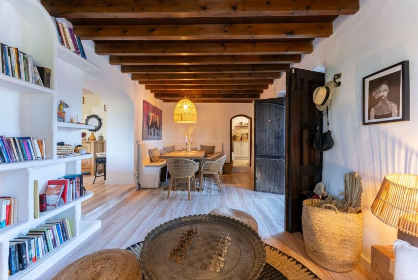 R4908751-Villa-For-Sale-Coin-Detached-8-Beds-398-Built-2
