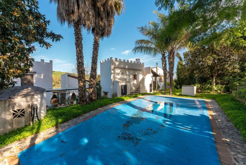 R4908751-Villa-For-Sale-Coin-Detached-8-Beds-398-Built-3