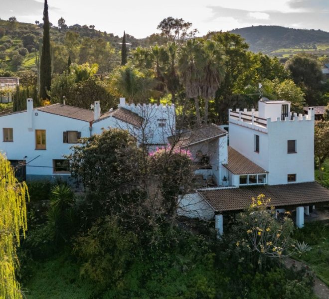 R4908751-Image 1-Detached - 8 Beds - 398 Built