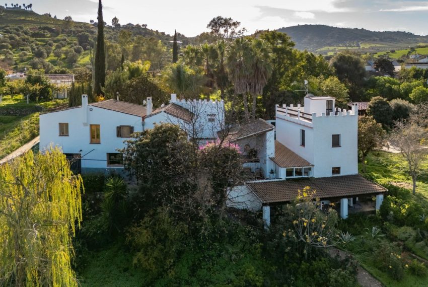 R4908751-Villa-For-Sale-Coin-Detached-8-Beds-398-Built