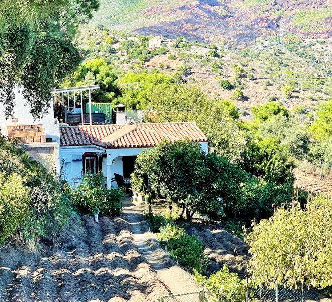 R4914187-Image 1-Finca - 4 Beds - 144 Built