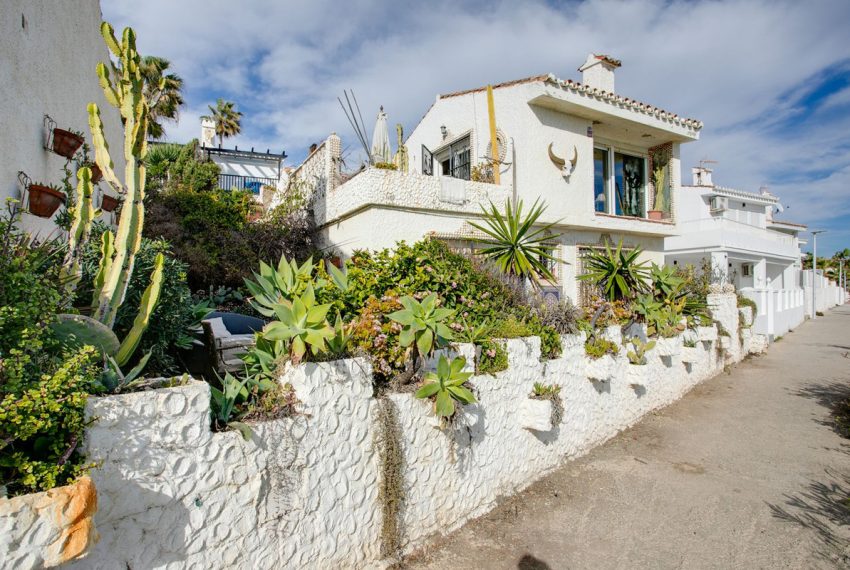 R4915192-Villa-For-Sale-Estepona-Detached-3-Beds-123-Built-1