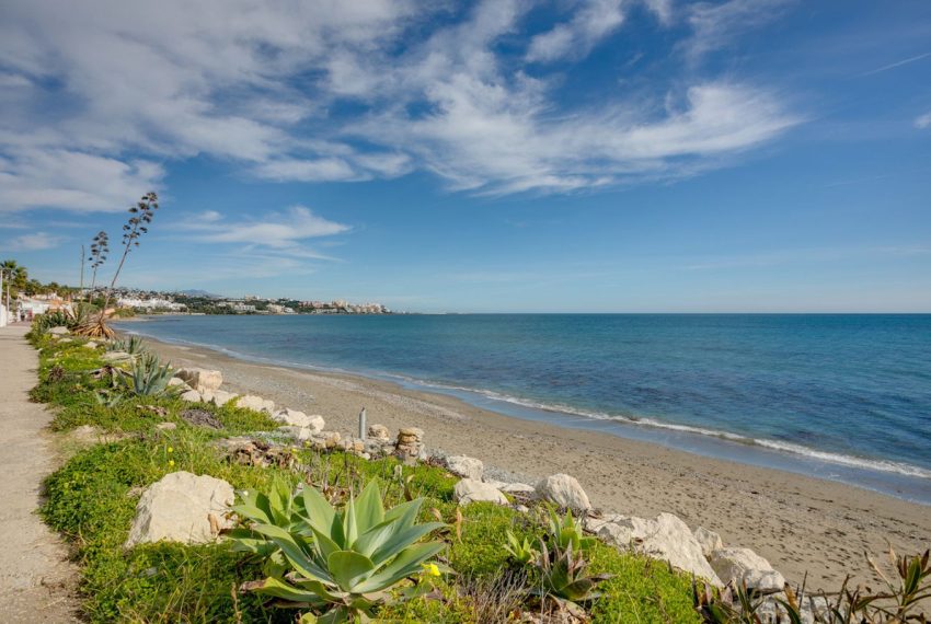 R4915192-Villa-For-Sale-Estepona-Detached-3-Beds-123-Built