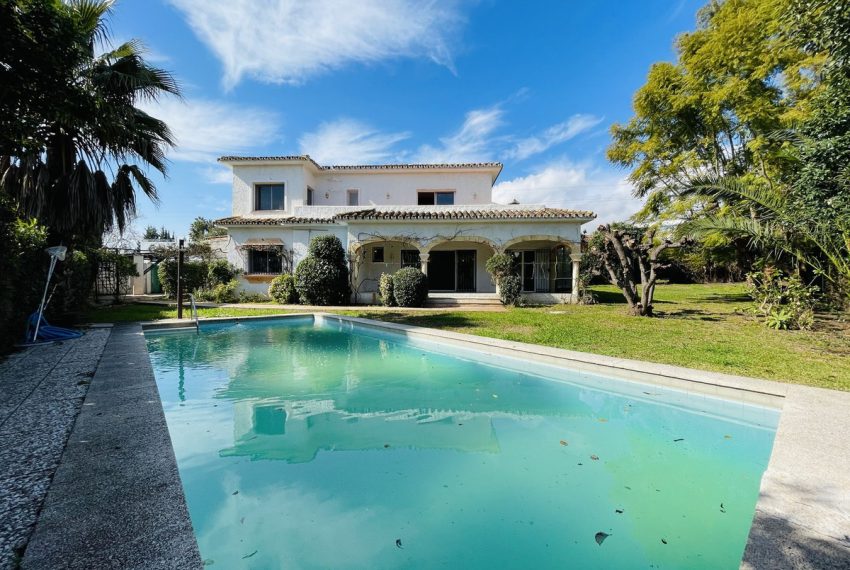 R4921066-Villa-For-Sale-Guadalmina-Alta-Detached-3-Beds-350-Built-1