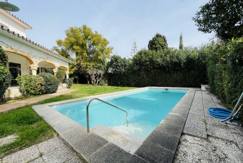 R4921066-Villa-For-Sale-Guadalmina-Alta-Detached-3-Beds-350-Built-2
