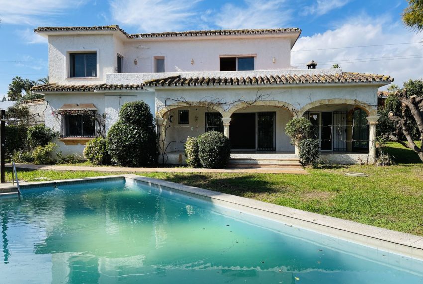 R4921066-Villa-For-Sale-Guadalmina-Alta-Detached-3-Beds-350-Built