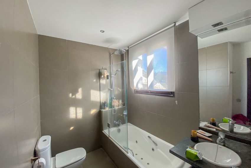 R4921282-Villa-For-Sale-Estepona-Semi-Detached-5-Beds-291-Built-13