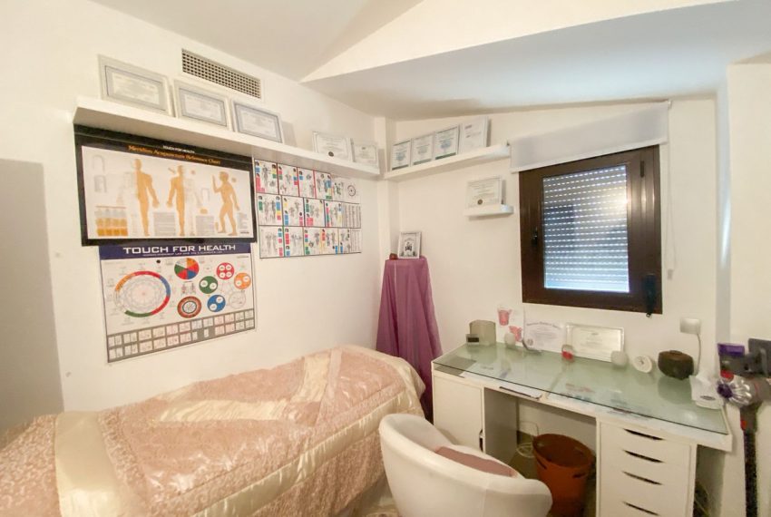 R4921282-Villa-For-Sale-Estepona-Semi-Detached-5-Beds-291-Built-16