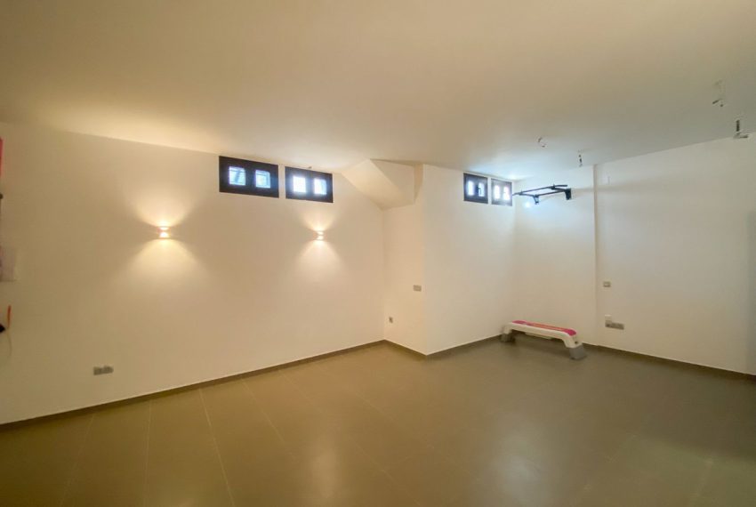 R4921282-Villa-For-Sale-Estepona-Semi-Detached-5-Beds-291-Built-19