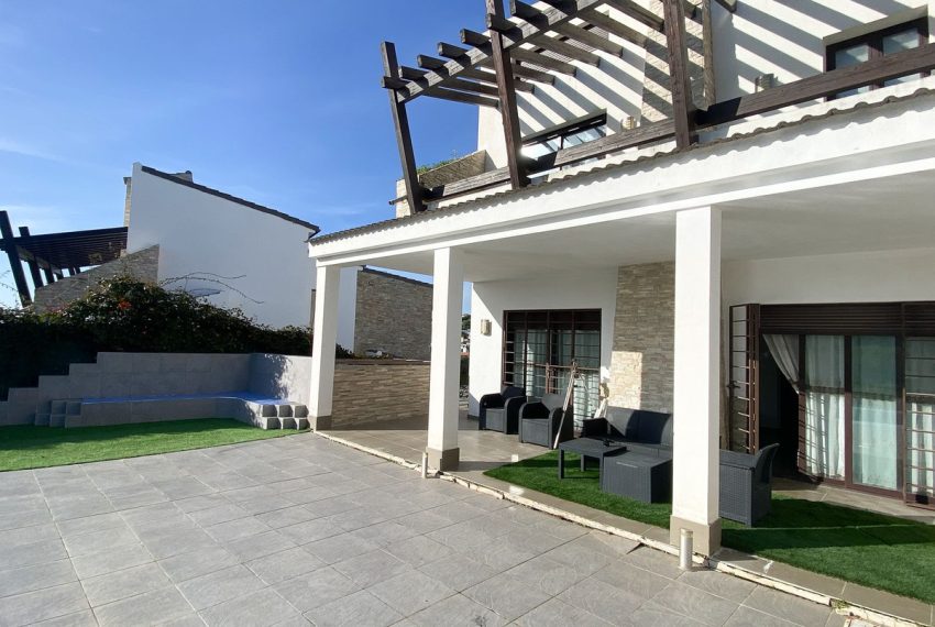 R4921282-Villa-For-Sale-Estepona-Semi-Detached-5-Beds-291-Built-4
