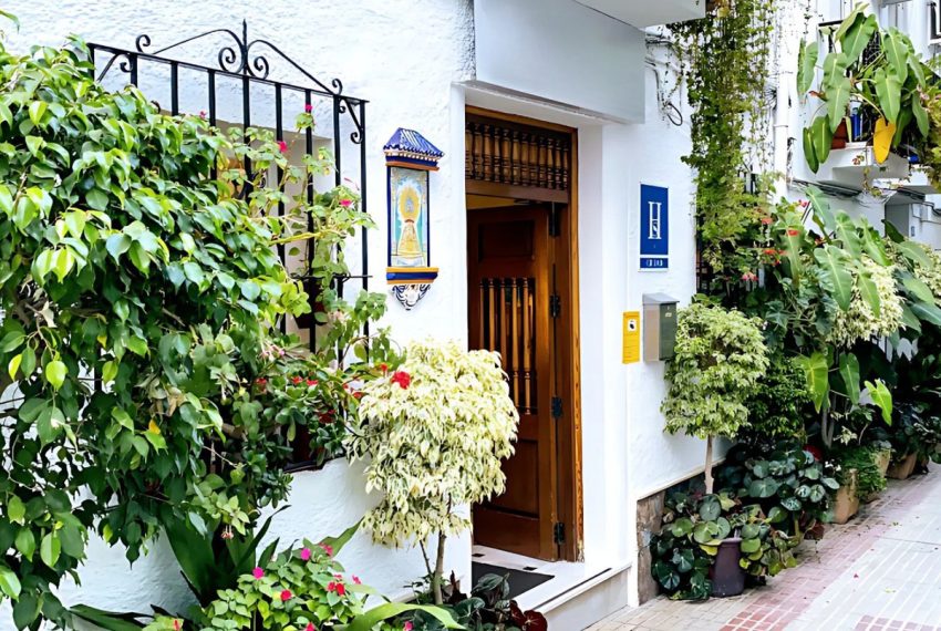 R4922131-Villa-For-Sale-Marbella-Semi-Detached-34-Beds-918-Built-1