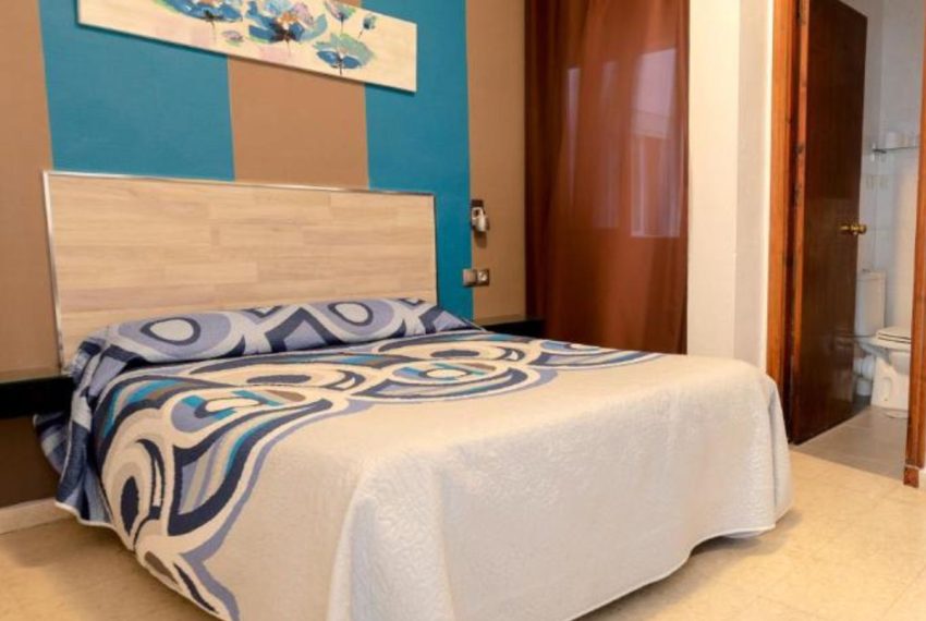 R4922131-Villa-For-Sale-Marbella-Semi-Detached-34-Beds-918-Built-8