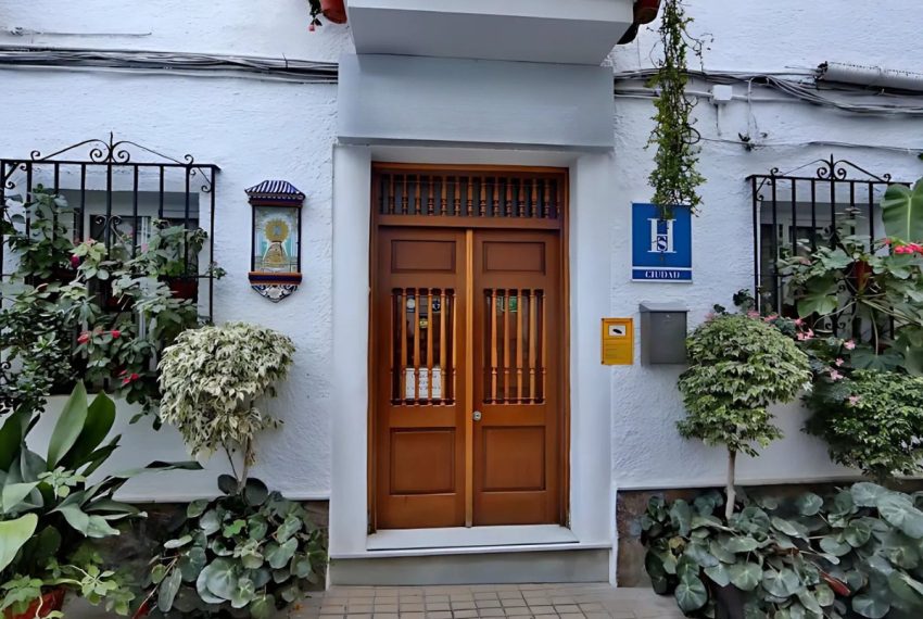 R4922131-Villa-For-Sale-Marbella-Semi-Detached-34-Beds-918-Built