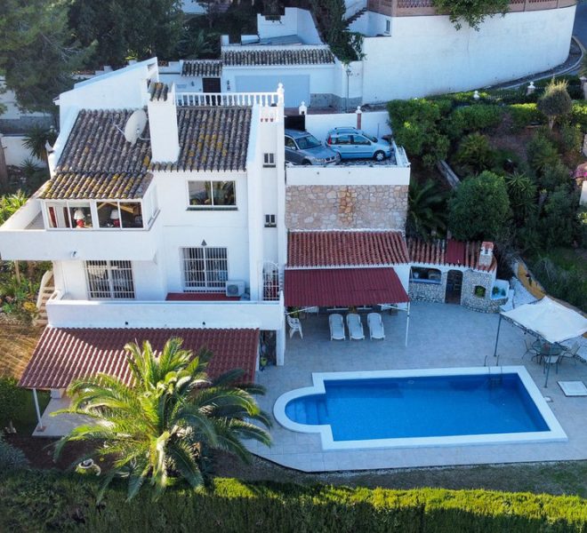 R4929397-Image 1-Detached - 4 Beds - 215 Built