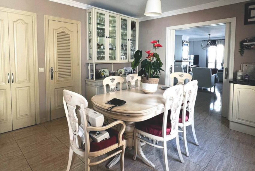 R4929793-Villa-For-Sale-Estepona-Semi-Detached-3-Beds-224-Built-1