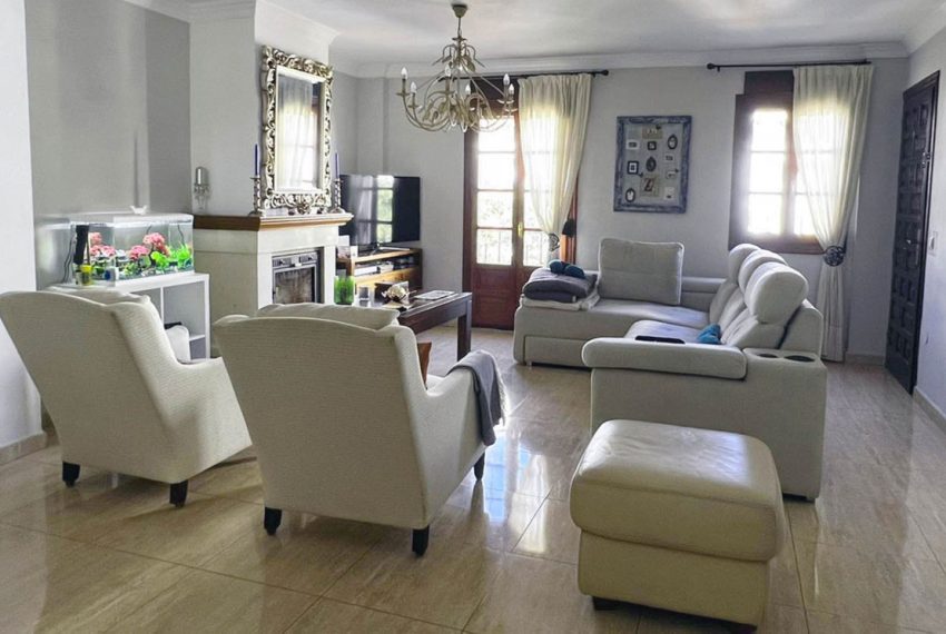 R4929793-Villa-For-Sale-Estepona-Semi-Detached-3-Beds-224-Built-3
