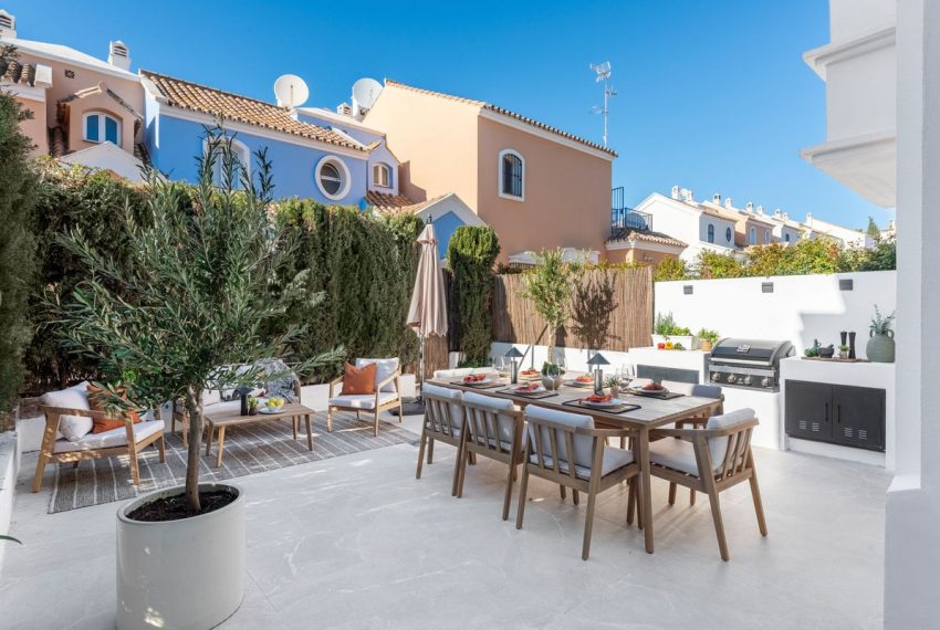 R4930447-Townhouse-For-Sale-Nueva-Andalucia-Terraced-4-Beds-115-Built-14