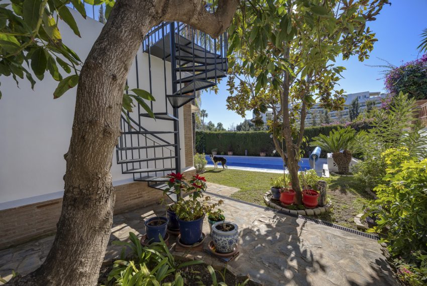 R4934758-Villa-For-Sale-Guadalmina-Alta-Detached-4-Beds-264-Built-2
