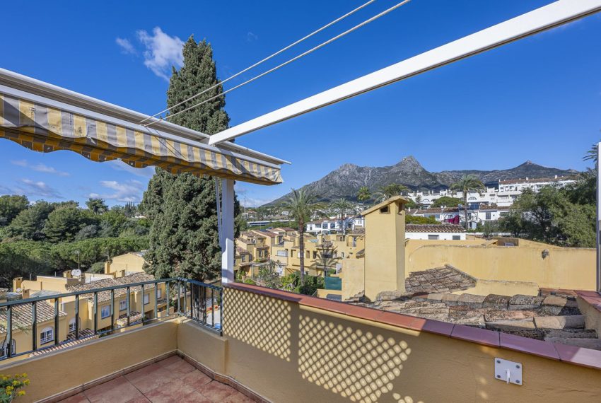 R4942186-Townhouse-For-Sale-Marbella-Semi-Detached-3-Beds-204-Built-1