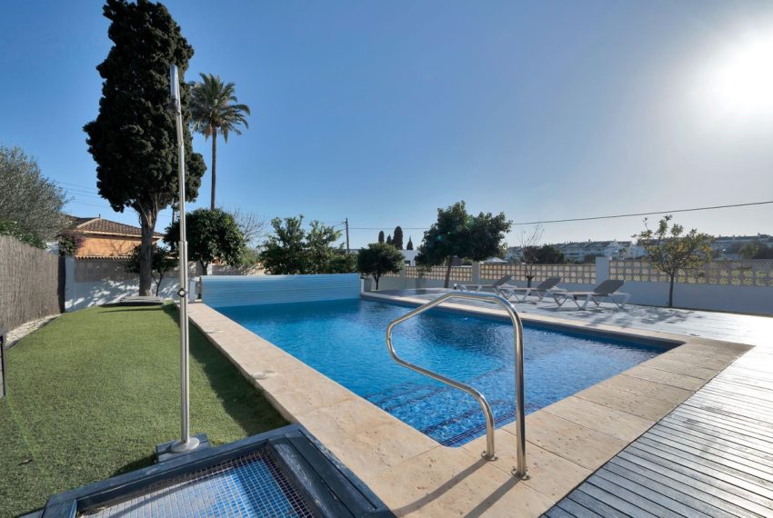 R4942390-Villa-For-Sale-San-Pedro-de-Alcantara-Detached-4-Beds-250-Built-2