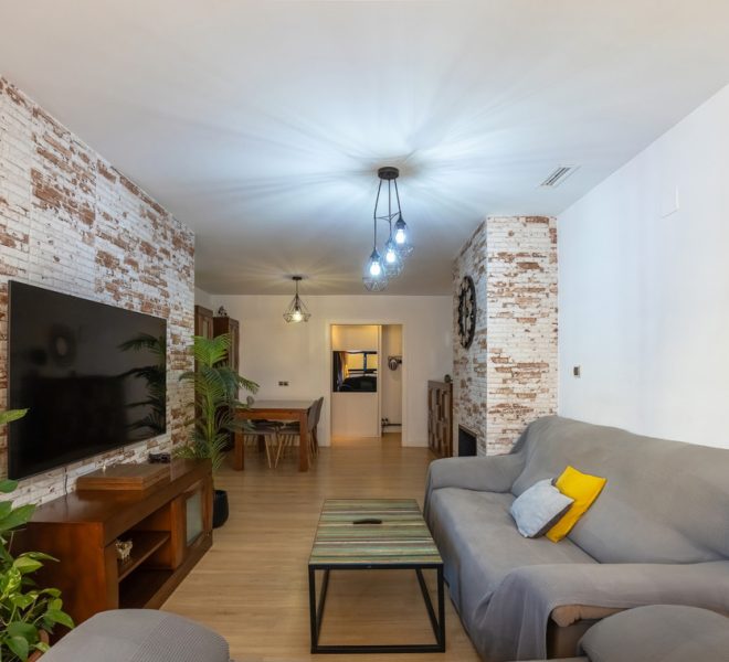 R4943959-Image 1-Middle Floor - 3 Beds - 132 Built