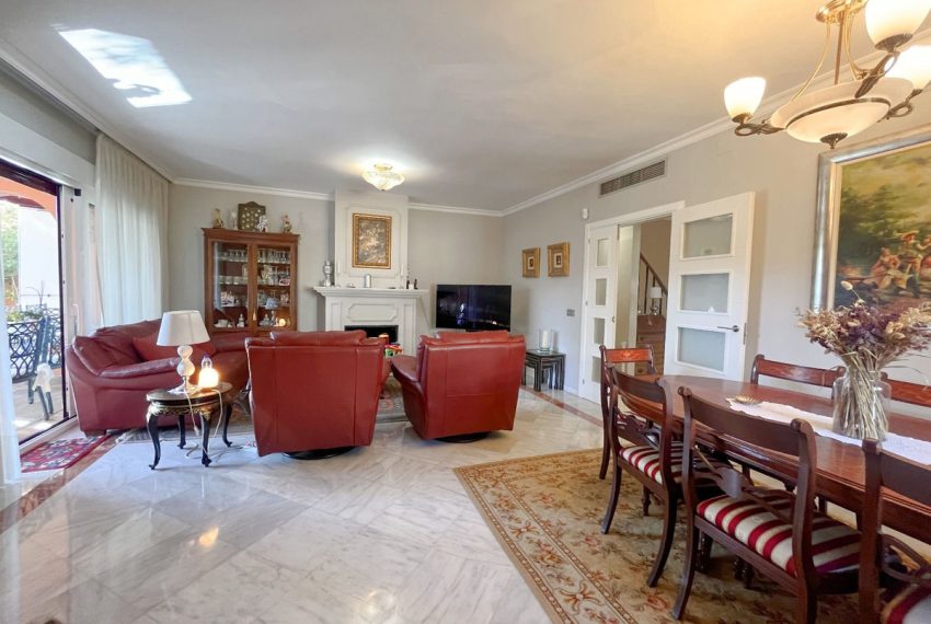 R4951303-Villa-For-Sale-Marbella-Detached-4-Beds-283-Built-3