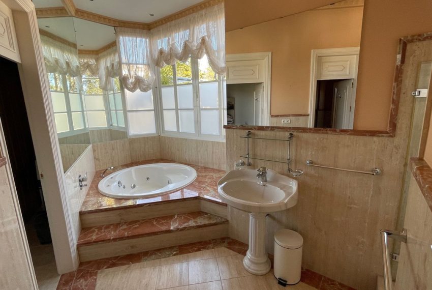R4953952-Villa-For-Sale-Mijas-Detached-7-Beds-802-Built-16