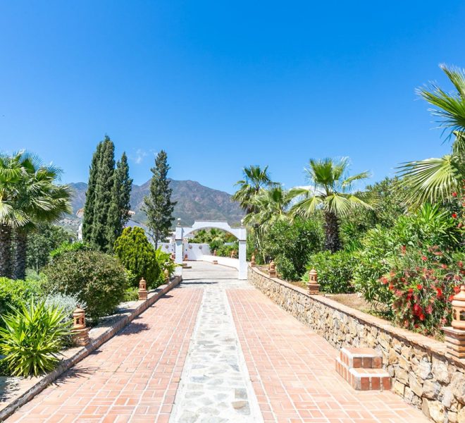 R4963984-Image 1-Finca - 4 Beds - 320 Built