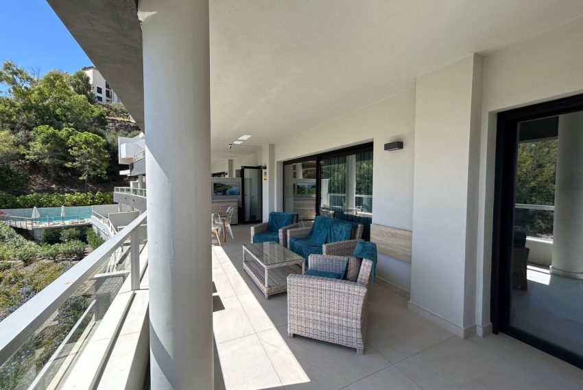 R4968649-Apartment-For-Sale-La-Quinta-Middle-Floor-3-Beds-175-Built-1