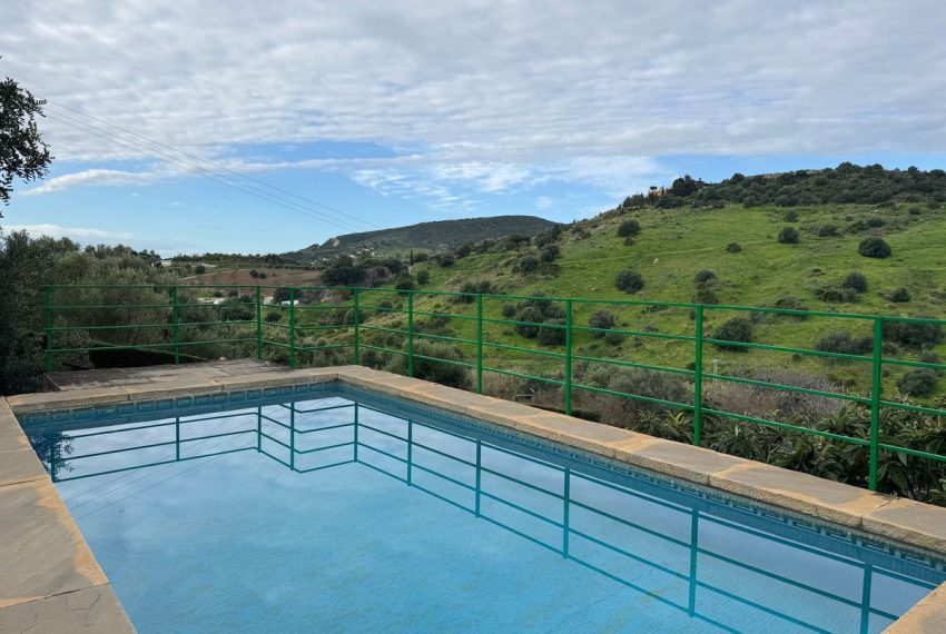 R4968871-Villa-For-Sale-Estepona-Finca-4-Beds-160-Built