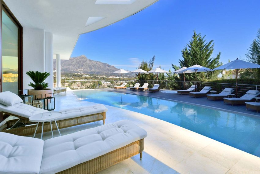R4972651-Villa-For-Sale-Nueva-Andalucia-Detached-7-Beds-455-Built-1