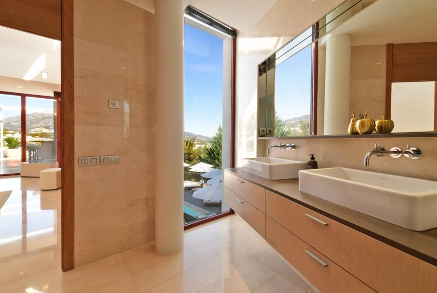 R4972651-Villa-For-Sale-Nueva-Andalucia-Detached-7-Beds-455-Built-13