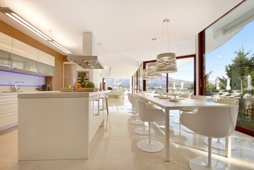 R4972651-Villa-For-Sale-Nueva-Andalucia-Detached-7-Beds-455-Built-5