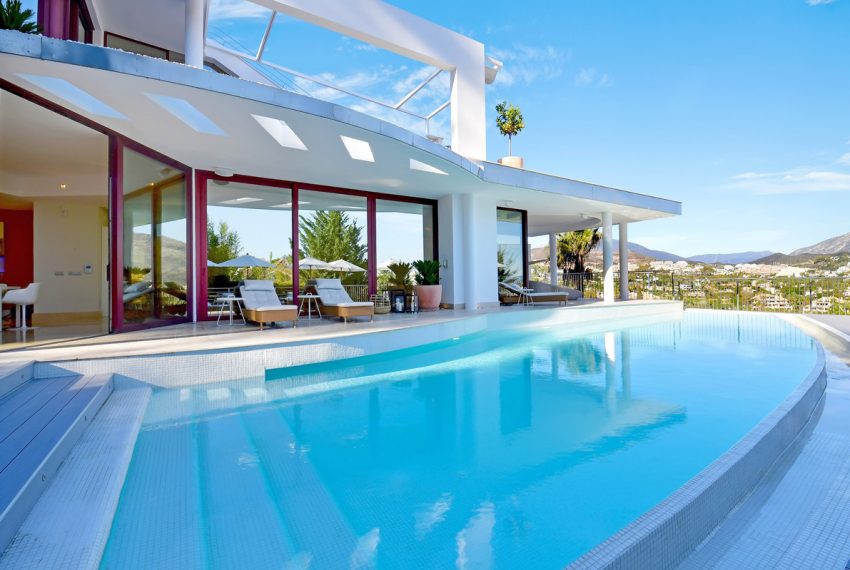 R4972651-Villa-For-Sale-Nueva-Andalucia-Detached-7-Beds-455-Built-7