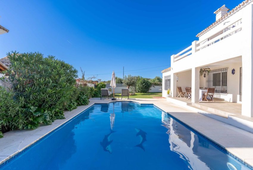 R4972930-Villa-For-Sale-San-Pedro-de-Alcantara-Detached-4-Beds-282-Built-1